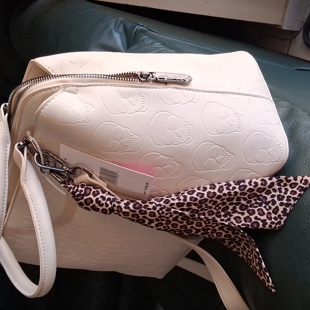 BETSEY JOHNSON Chalk color with Embossed Skulls & Bandana Purse. NWT. - Picture 7 of 15